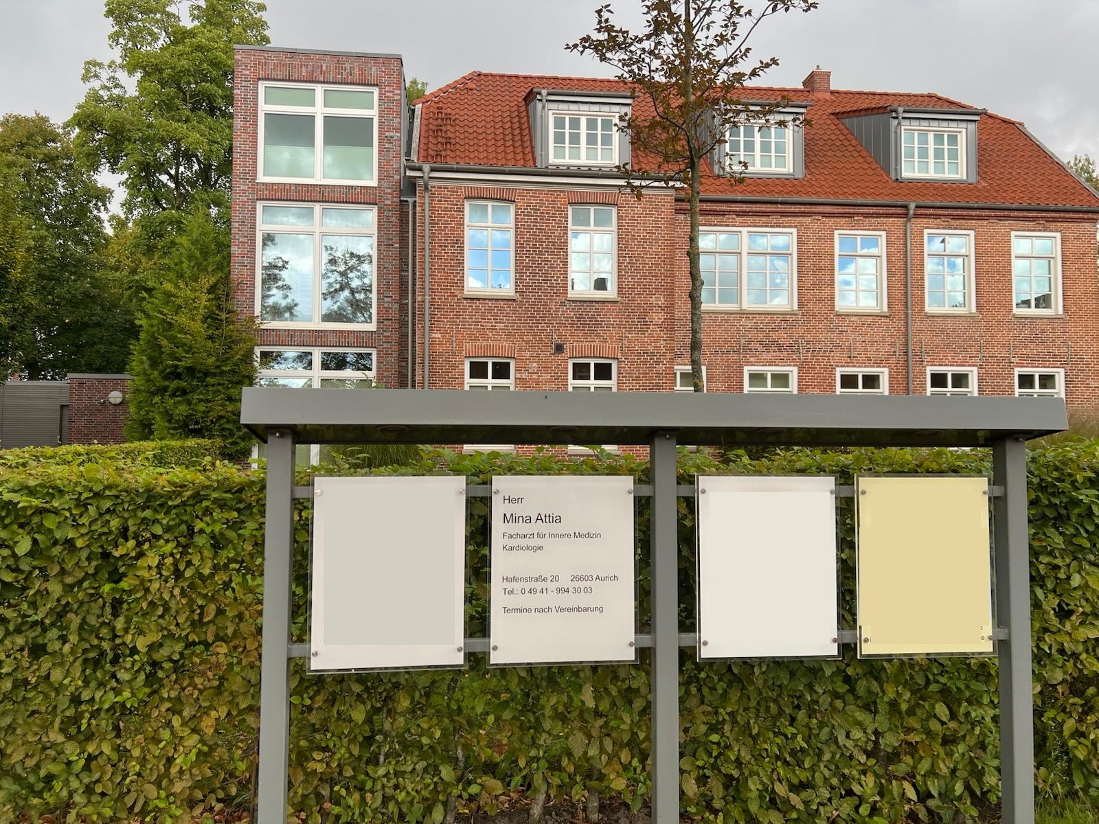 Kardiologie Aurich Adresse - Praxis Mina Attia Hafenstraße 20 Schild