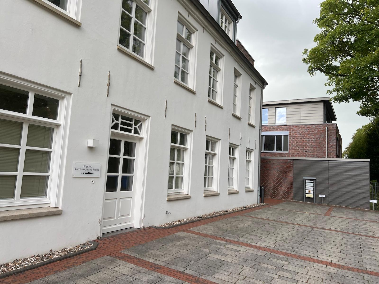 Praxis Schild Aurich - Kardiologe Mina Attia Hafenstraße 20 Wegweiser